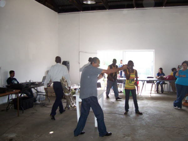 1424486_1424843174400052_1123358073_n